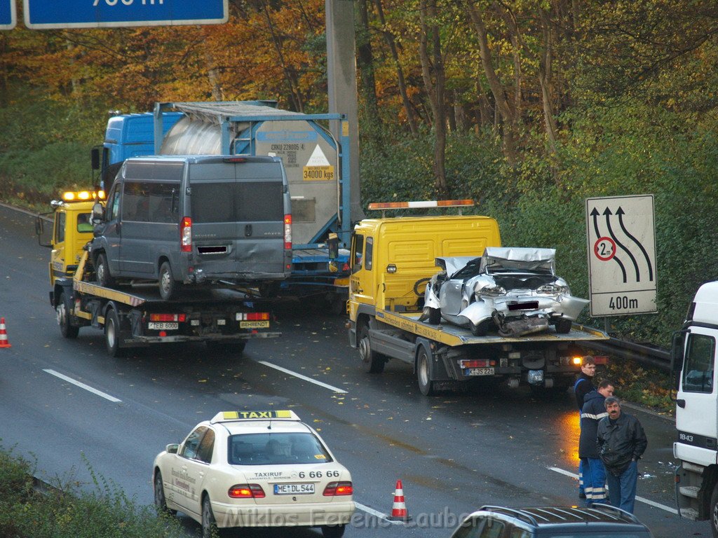 VU A3 Rich Franfurt Ausfahrt Koeln Dellbrueck PKW LKW  P40.JPG